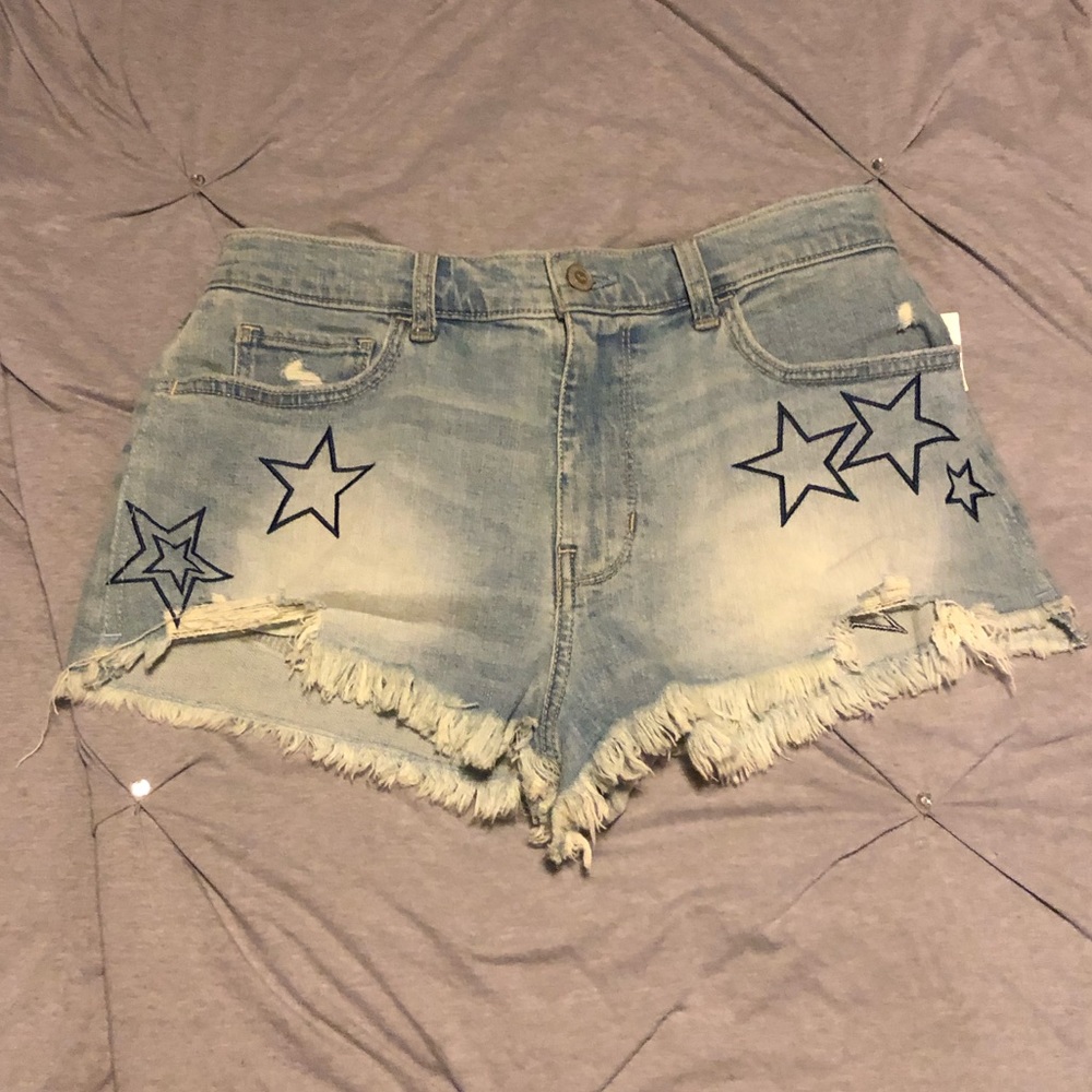 Hollister jean shorts size 9 (waist 29)